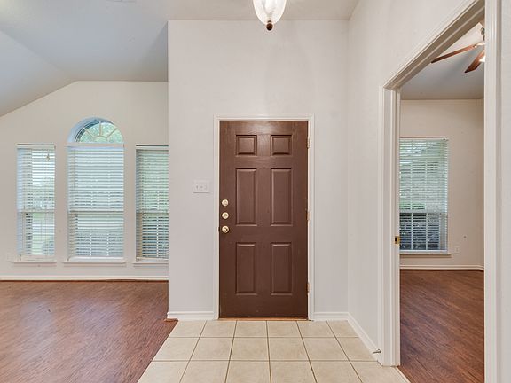 3rd image of 2760 Beacon Hill Dr