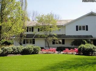 19000 Shelburne Rd, Shaker Heights, OH 44118