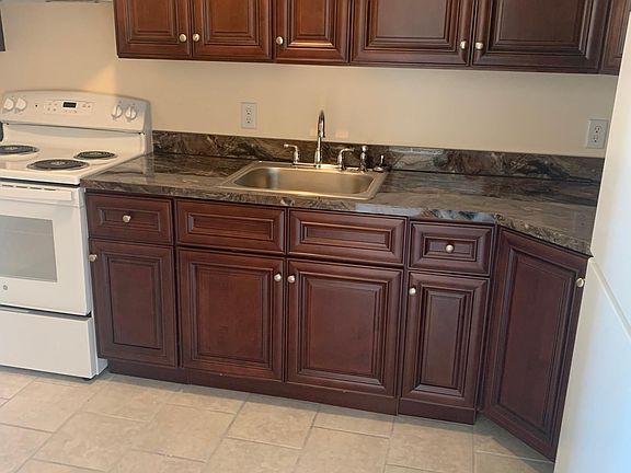 5th image of 2 Bristol Dr APT A