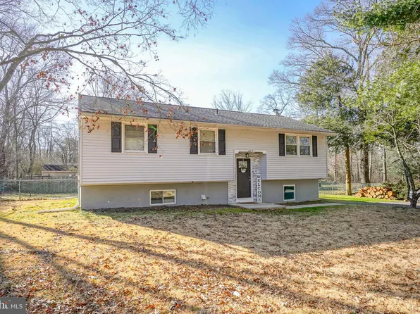 908 Lincoln Dr, Clayton, NJ 08312