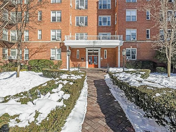2nd image of 6837 108th St APT 6L