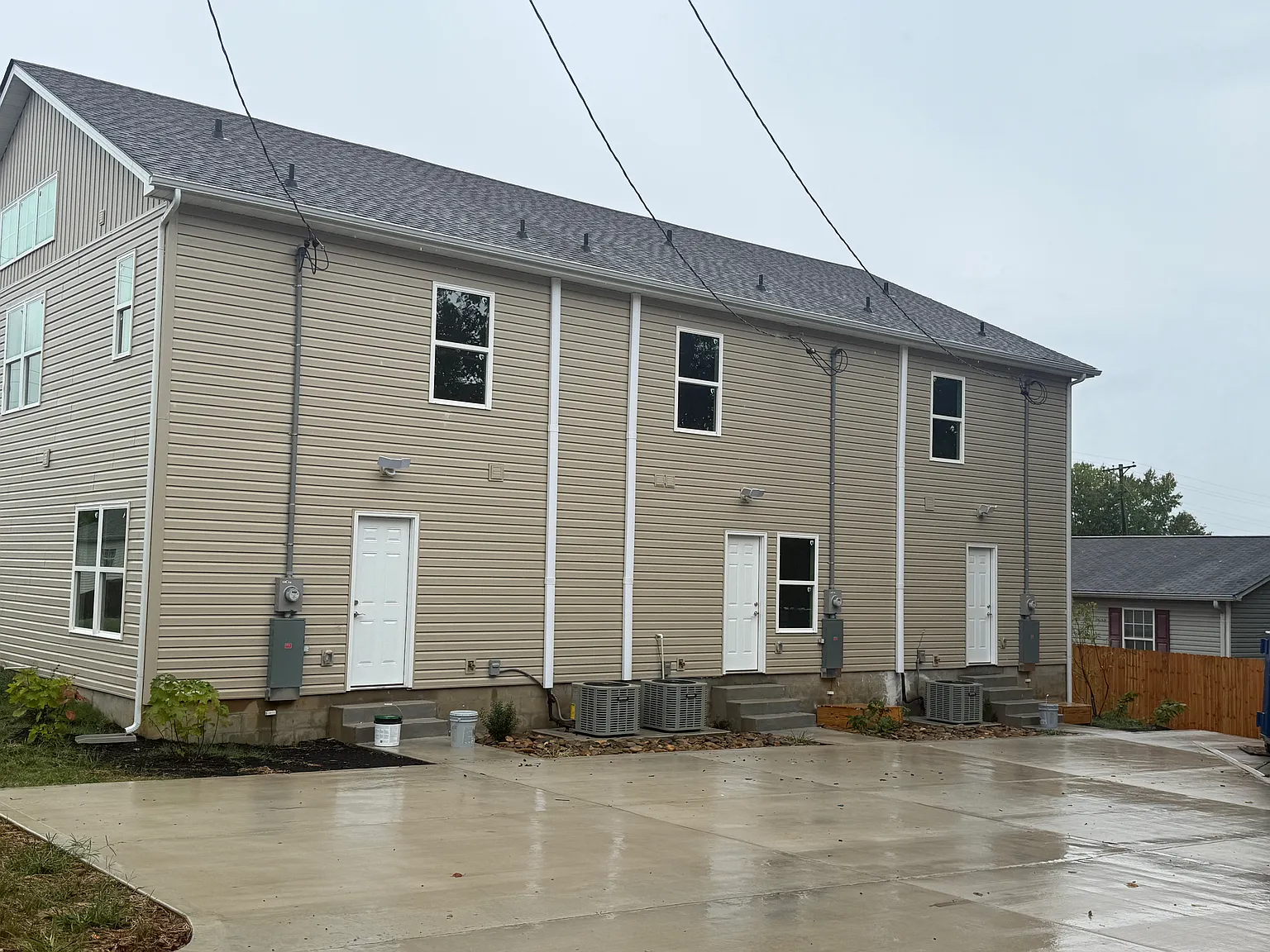4 bed, 1313 sqft, $2,000 — Photo 2