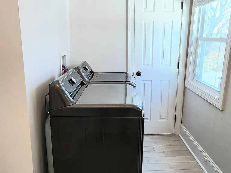 332 Kingsley St — Photo 8