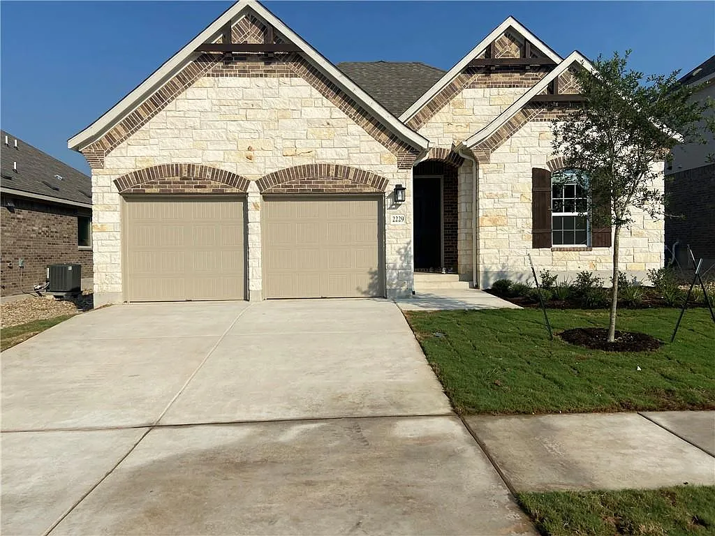 4 bed, 3.0 bath, 1933 sqft, $2,495 — Photo 2