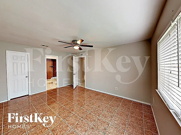 10615 Heather Hill Dr — Photo 8