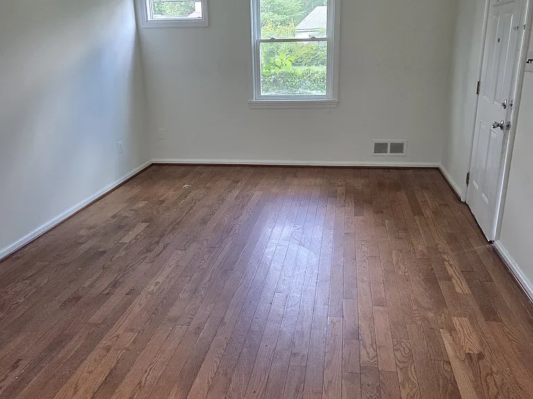 519 Crabb Ave — Photo 2