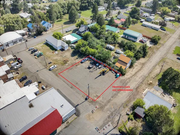 101 S Pine St, Wallowa, OR 97885