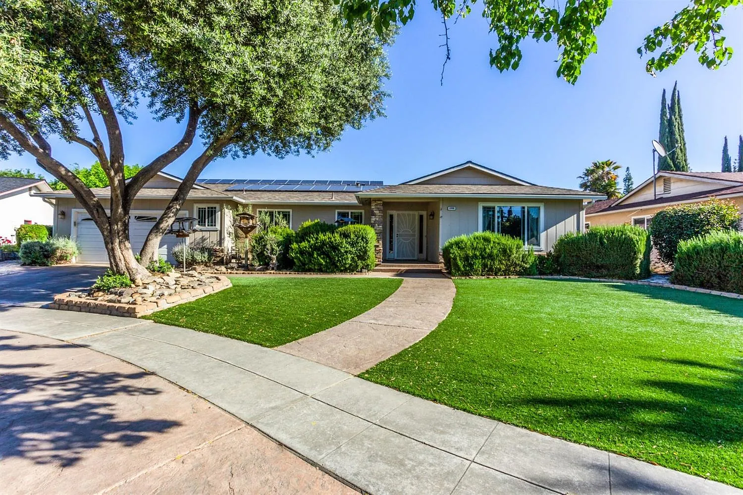 2046 W Paul Ave photo 1