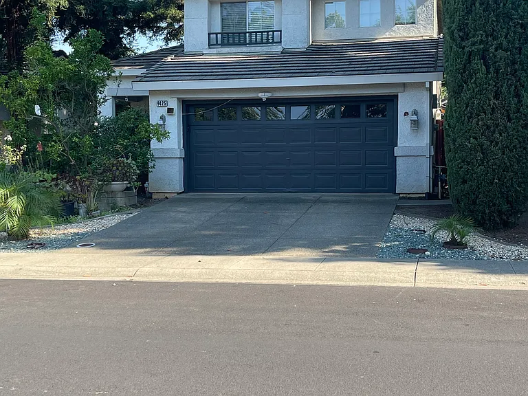 9425 Village Tree Dr — Photo 2