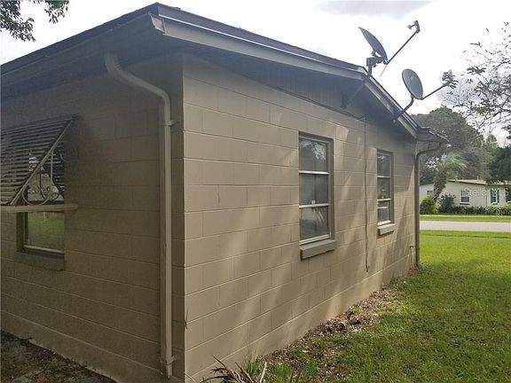4th image of 1700 E Waycross Cir