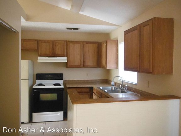4th image of 6047 Oleander Dr