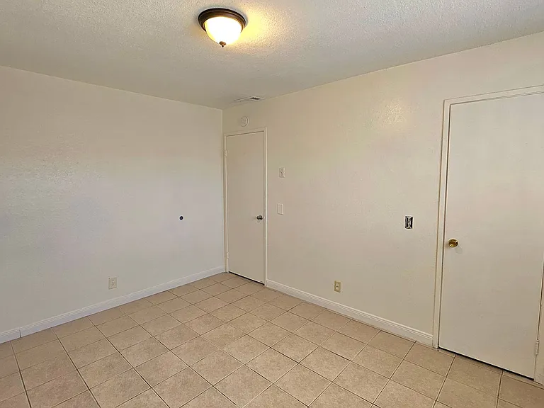 21398 Baldwin Ln — Photo 11