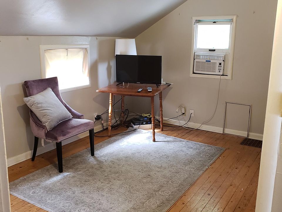 2nd image of 1513 1/2 1st St W