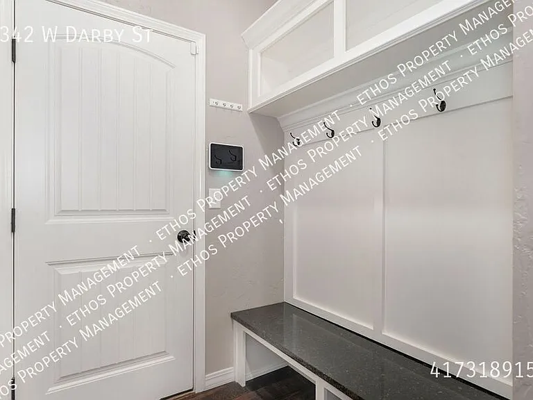 2342 W Darby St — Photo 22