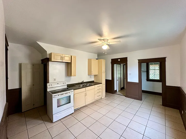 154 Elmwood St — Photo 1