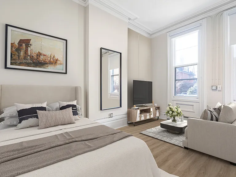 23 Russell Ave — Photo 4