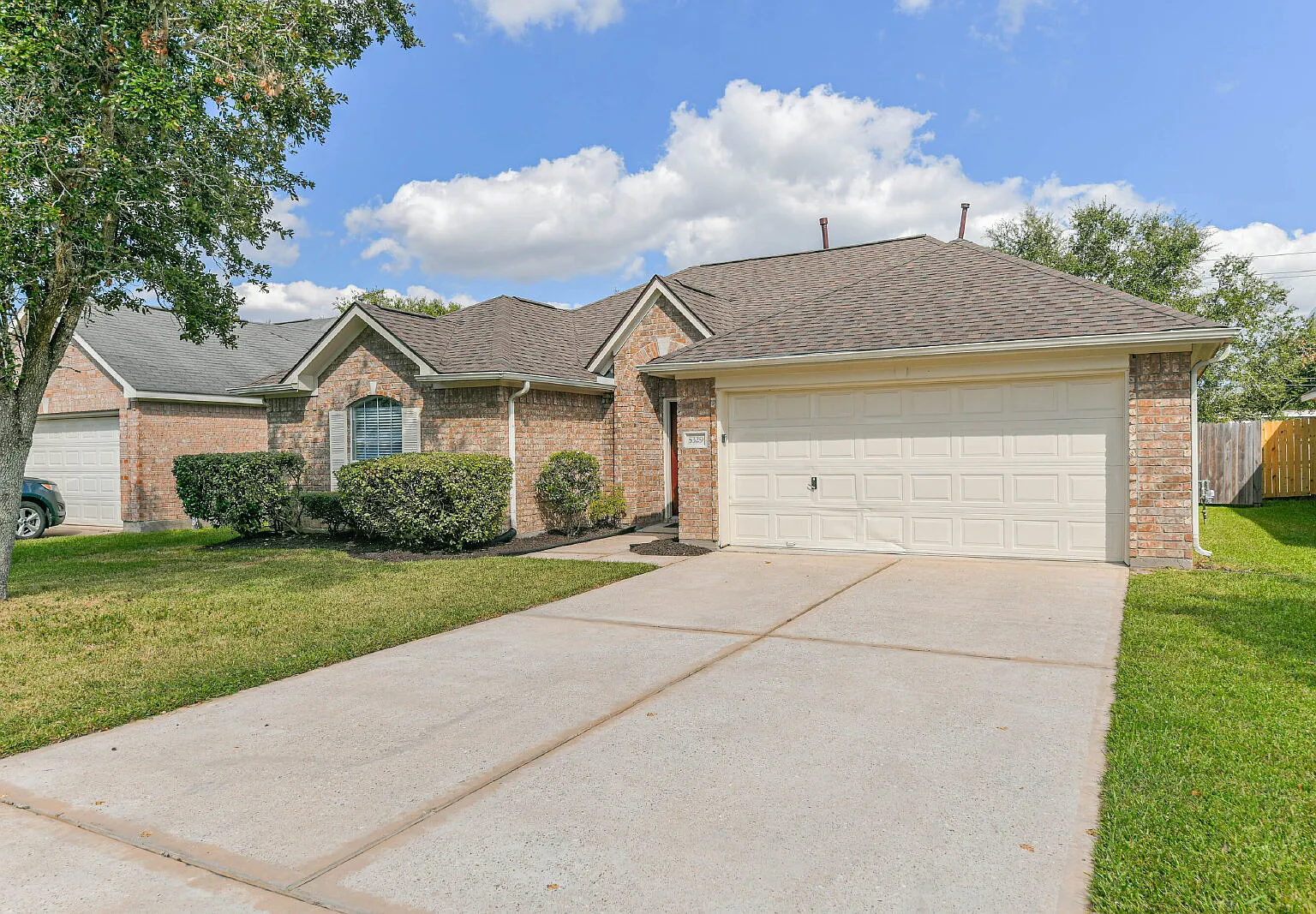3 bed, 2.0 bath, 1541 sqft, $2,000 — Photo 2