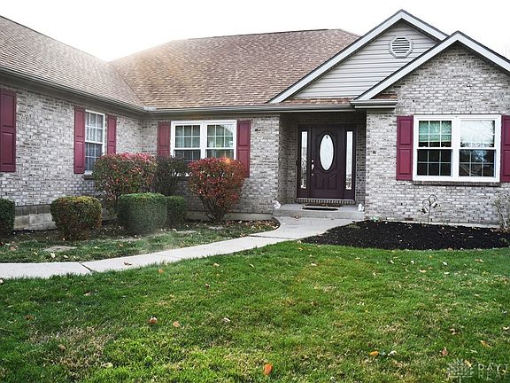 3rd image of 384 Greystone Dr