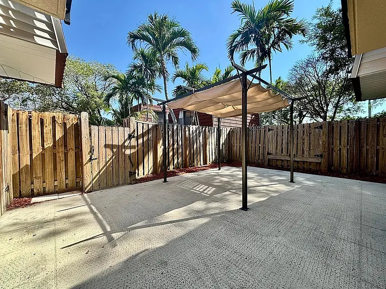 768 NW 99th Cir — Photo 7