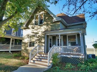 402 S Main St, Elizabeth, IL 61028