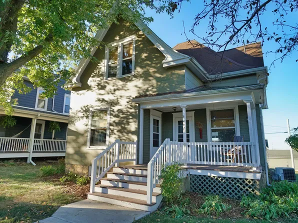 402 S Main St, Elizabeth, IL 61028