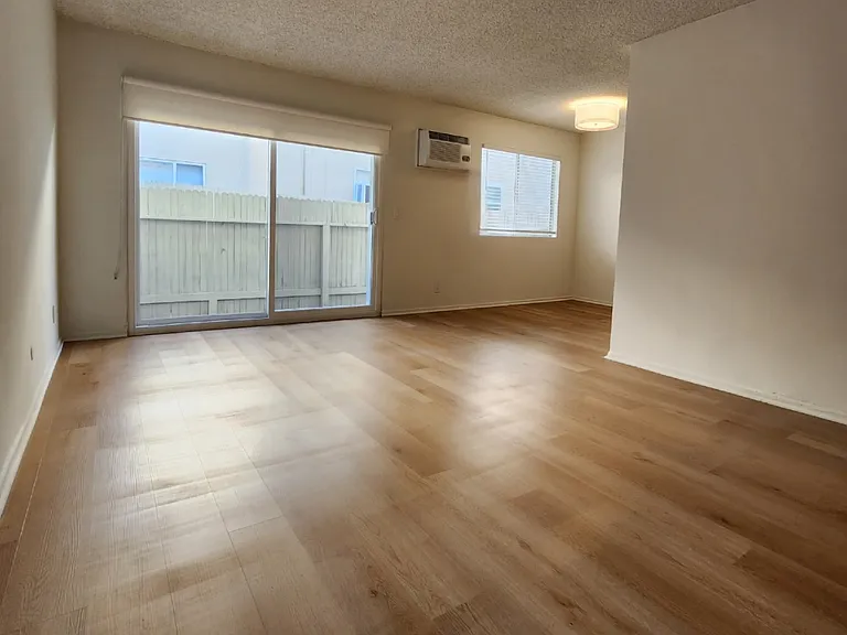 10138 Palms Blvd #6 — Photo 15