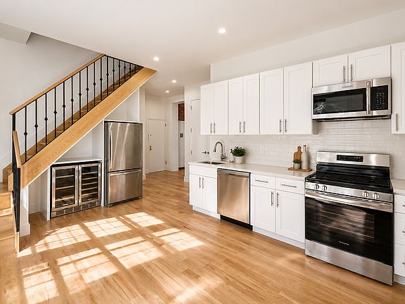 3rd image of 1047 Bedford Ave #A2