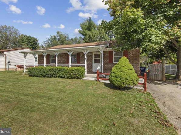 89 Maple St, Littlestown, PA 17340