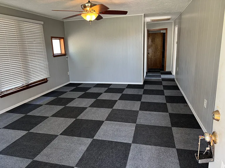 406 W Hornaday — Photo 4