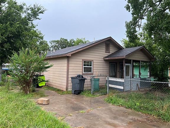 2nd image of 2908 Pershing Ave