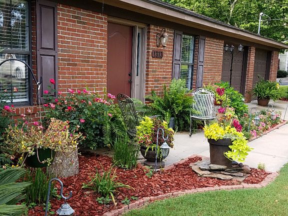 2nd image of 1313 Woodlawn Cir