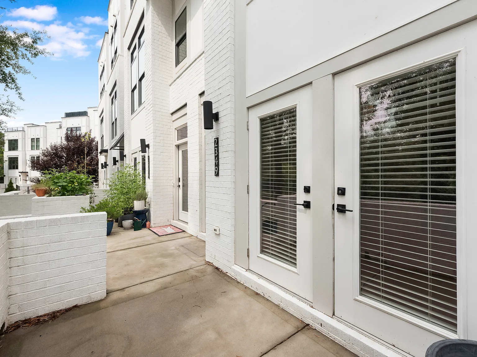 3 bed, 3.5 bath, 1730 sqft, $3,300 — Photo 3