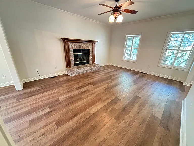 1823 W Berry St — Photo 6
