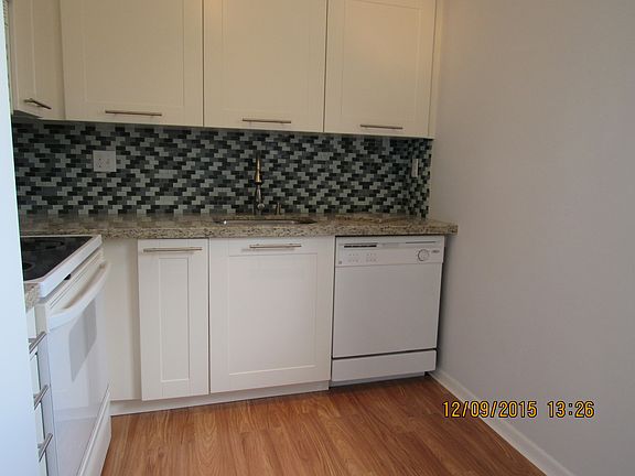 3rd image of 9925 NW 68th Pl APT 203