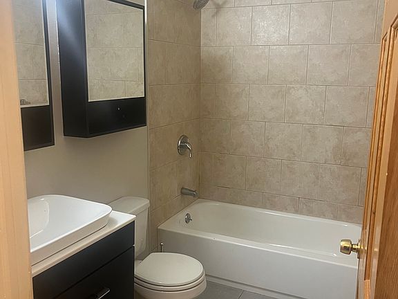 4th image of 4562 S Lake Park Ave #1