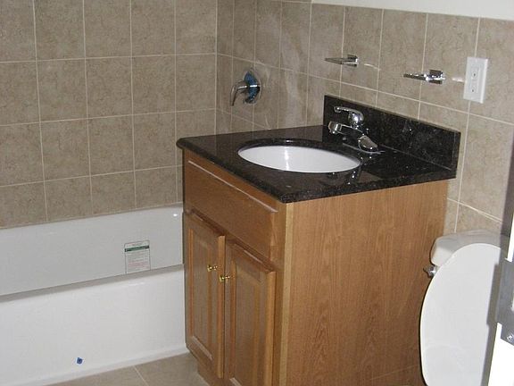 4th image of 70 Bank St Unit 3D