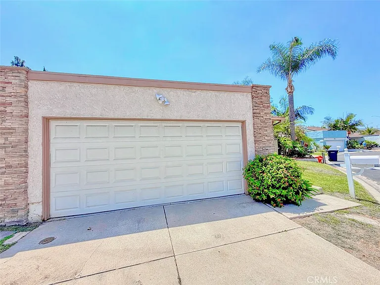 2134 N Pami Cir — Photo 4