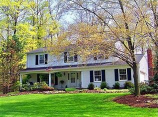 1096 Sheerbrook Dr, Chagrin Falls, OH 44022