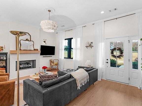 4th image of 701 Marks Rd