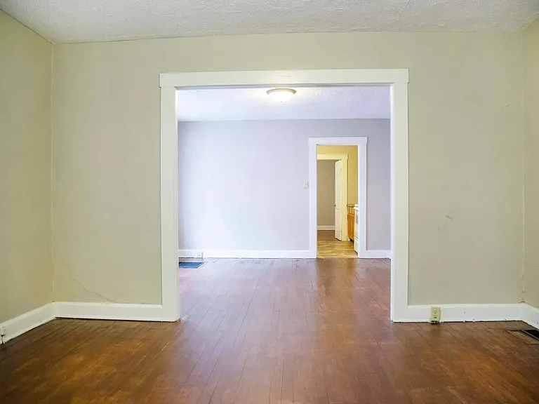 431 S Keystone Ave — Photo 4