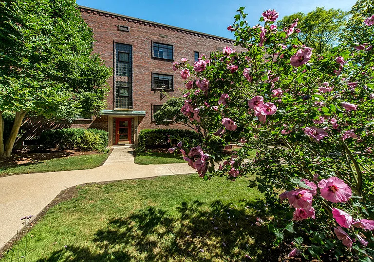 St. Paul Gardens - Courtyard