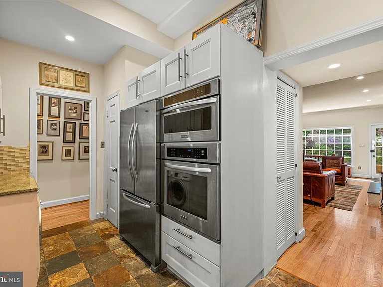 2426 I St NW — Photo 9