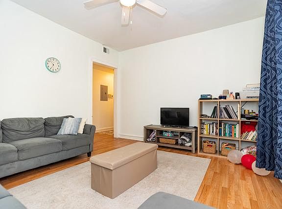 4th image of 850 W Agatite Ave APT 3
