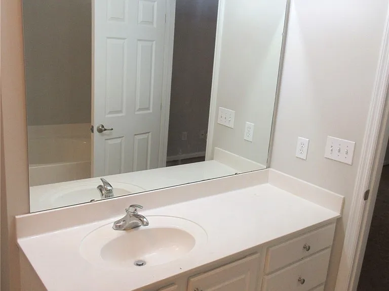 3346-11 Harbour Pointe Pl — Photo 12