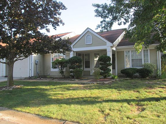 2nd image of 1098B Canterbury Dr