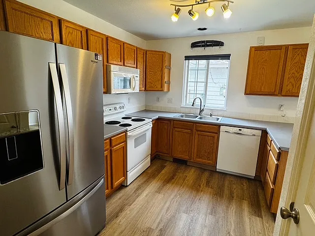 420 N Parkside Dr #C — Photo 4