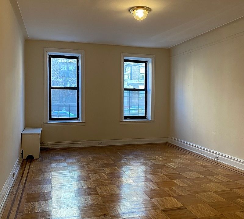 1st image of 200 E 19th St APT 1B