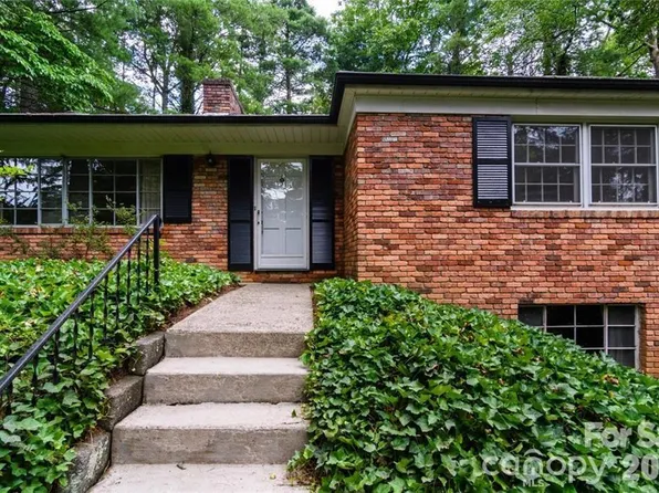 24 Warwick Pl, Asheville, NC 28804