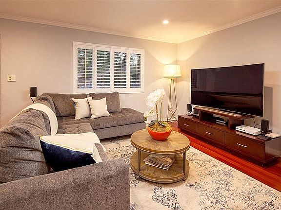 4th image of 1627 Catalina Blvd
