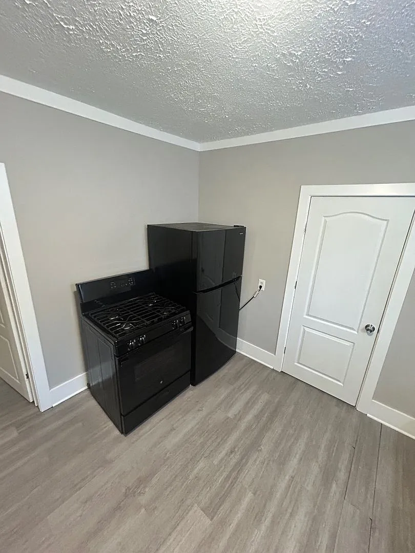 1126 Jennette Avenue NW — Photo 3